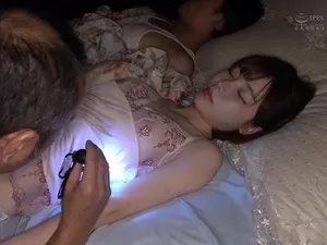 Nữ thần ngọt ngào cấp độ SSS, thổi, mút và liếm dưới háng của đàn anh mà tôi yêu thích...